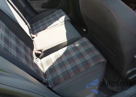 2015 Volkswagen Golf Gti 2.0T S 4-Door z USA, uszkodzony, nr VIN 3VW5T7AUXFM086752